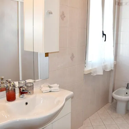 La Rondine Apartment *